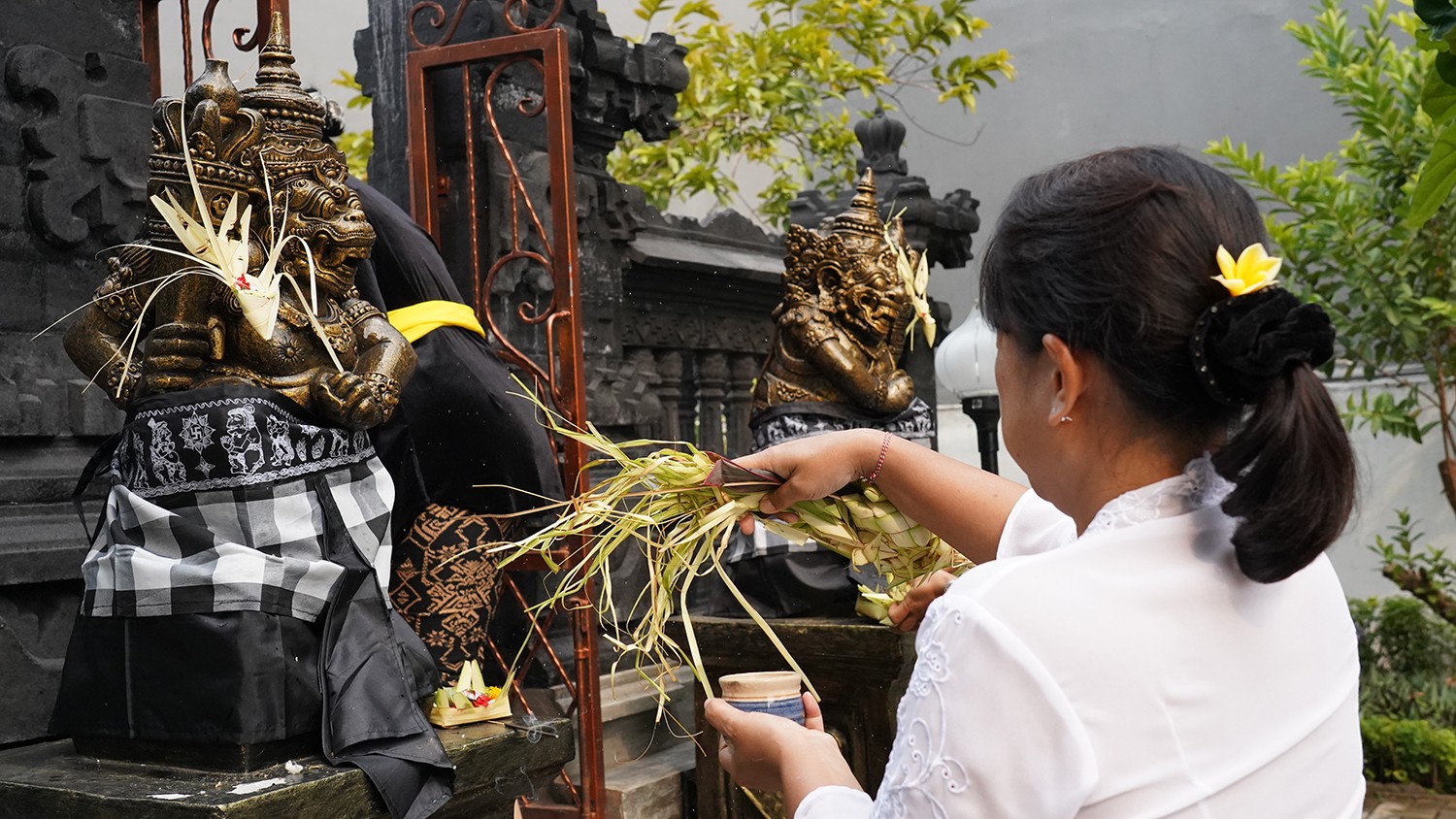 Bangun Tempat Ibadah Umat Hindu, Universitas Moestopo Meneguhkan Identitas Kampus Beragama