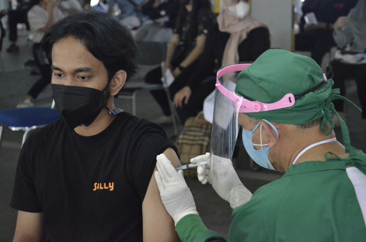 FKG Universitas Prof. Dr. Moestopo (Beragama) Lakukan Vaksinasi Booster