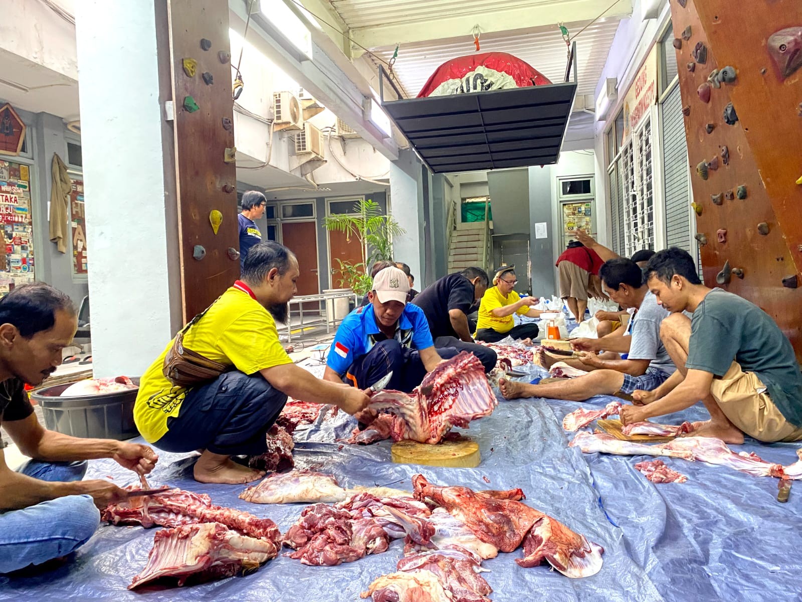 Hari Raya Idul Adha, Universitas Moestopo Berbagi Kurban dengan Sesama