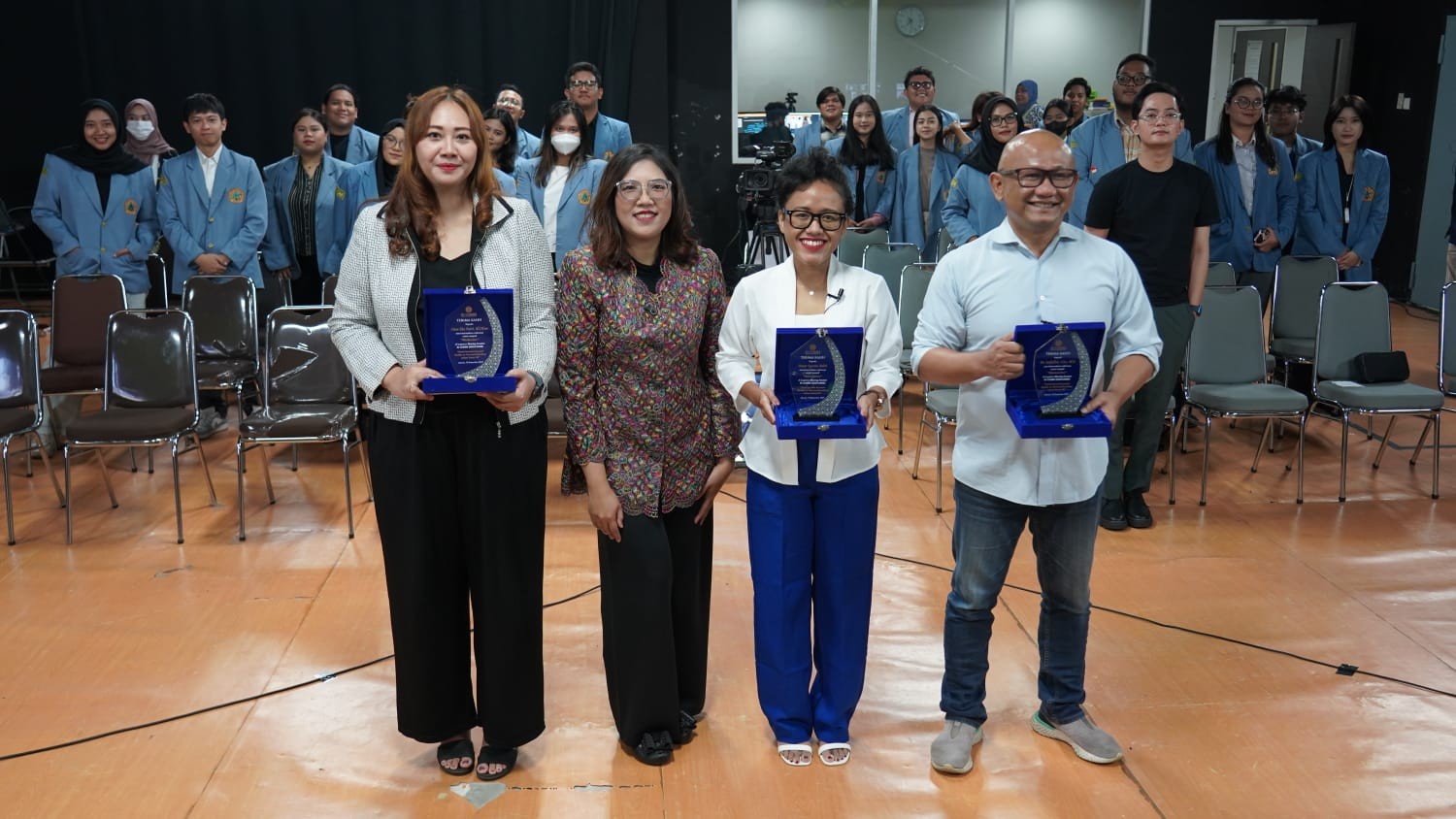 Trend Second Account: Realita Vs Personal Branding dalam Dunia PR