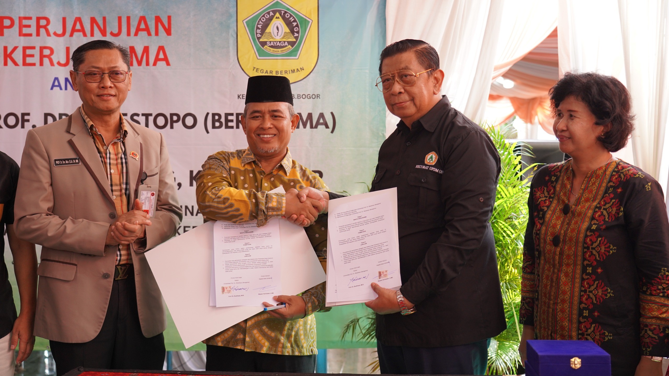 Sivitas Akademika Universitas Moestopo Gelar Pengabdian kepada Masyarakat Desa Jampang