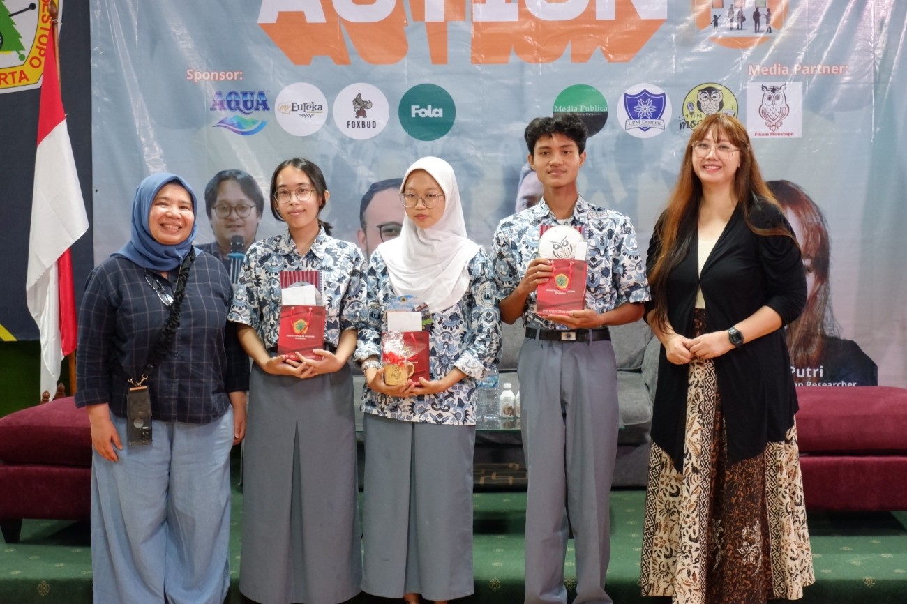 UNIVERSITAS DAN FIKOM MOESTOPO KOLABORASI BAHAS PENGARUH AI DAN INFLUENCER DALAM BERMEDIA SOSIAL DI KALANGAN SISWA SMA